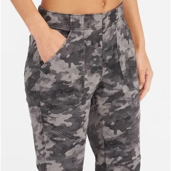 Spanx Stretch Twill Cargo Jogger Camo Pull On Ankle Length In Gray Size Medium - Picture 3 of 12